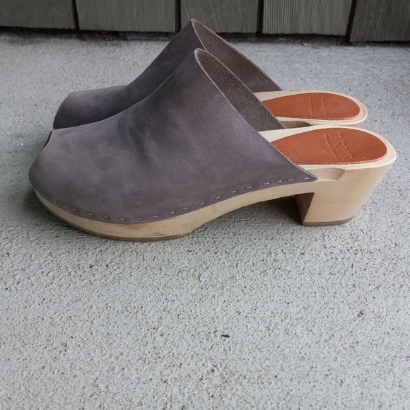 Bryr Peep Toe Gray Suade Clogs - Picture 3 of 6